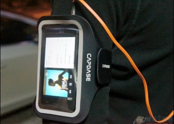「出清好康」iPhone5 專用的 CAPDASE 運動臂套大特價，數量有限錯過不再！