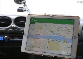 人因地圖 ONYX DORKAS車用平板架，讓所有車輛輕鬆升級智慧車！