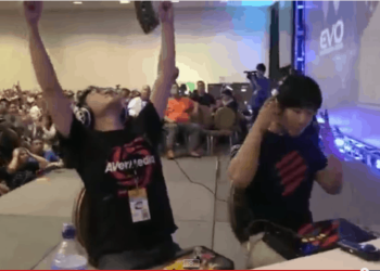 【快報】世界格鬥遊戲大賽EVO2015　向玉麟擊敗梅原大吾挺進前八強