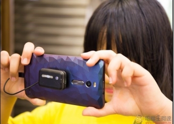 ASUS ZenFlash氙氣閃光燈開箱評測,亮度高達一百倍！ZenFone2 玩家必買的夜拍小物