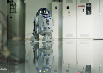 支援投影的移動式小冰箱 忠實呈現星際大戰 R2-D2  根本是有錢人的玩具阿!