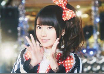 日本聲優竹達彩奈　讓人看得目瞪口呆的足技「十指交扣」