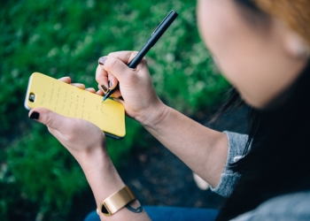 結合Memo便利貼的手機保護殼！Paperback讓你隨時都輕鬆手寫紀錄