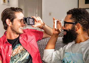 世界首款結合VR裝置的保護殼！Figment VR讓你隨時都能享受VR效果