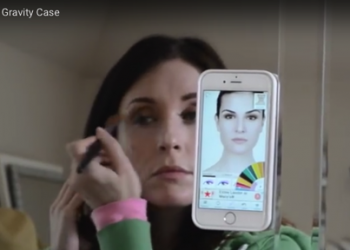 可以黏在牆上、貼在床頭，所有懶人的福音Mega Tiny隨處黏手機殼