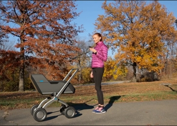 這台Smartbe智慧嬰兒車不僅會跟著你走　還具備溫度控制、保溫箱、內置鏡頭等功能 - 電腦王阿達