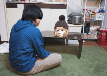 寒冷的冬天自己吃飯太孤單　日本網友發明「美少女在旁邊自動幫你吹涼熱騰騰的食物」 - 電腦王阿達