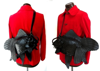 潮到出水的金魚包，龍蝦晚禮服請到旁邊玩沙吧