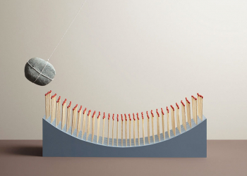 看了會很焦慮的攝影作品，攝影師 Aaron Tilley 定格的瞬間