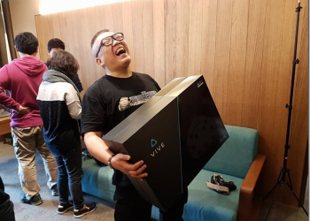 HTC VIVE市售版本開箱　深入探索眾多配件細節 - 電腦王阿達