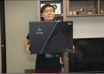 HTC Vive全球正式出貨　官方派員親送至首位預購消費者手中 - 電腦王阿達