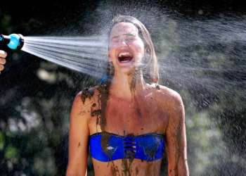 衝浪不用再排淋浴間！讓你處處能使用乾淨水源的 RinseKit - 電腦王阿達