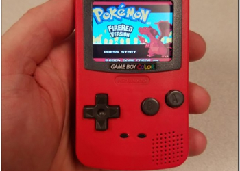 好一雙巧手！國外玩家將速食店免費玩具改造成迷你 Game Boy Color Nano - 電腦王阿達