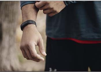 HTC 聯手 Under Armour 打造 UA Band 與 UA Heart Rate穿戴裝置，9 月陸續開賣 - 電腦王阿達