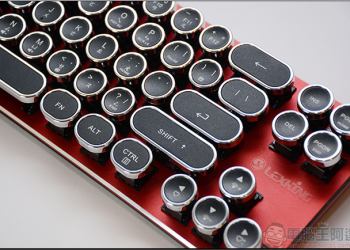 文青外在與悶騷性格的完美融合，Lexking 打字機造型機械式68鍵鍵盤限量紅 - 電腦王阿達