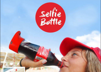 可口可樂推出世界首款支援“自拍”功能的瓶子！喝飲料也能完美自拍 - 電腦王阿達