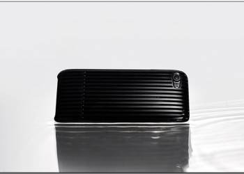 SQUAIR Slit iPhone 7 純手工保護殼叫價日幣 162,000元，原來手機才是配件