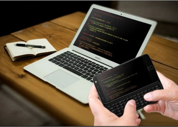 Moto Z 也能擁有實體鍵盤，第三方廠商推出 QWERTY 模組