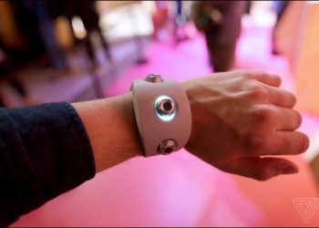 雙手甩一甩就有聲音，Sony 於 SXSW 大會展出 Motion Sonic 手環 - 電腦王阿達