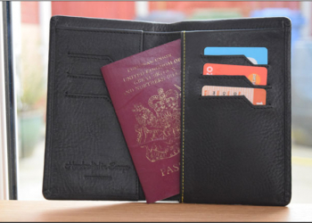 常常放生皮夾？Woolet 2.0 皮夾自帶定位功能與蜂鳴器，讓你更容易找到它