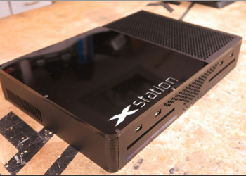 國外玩家將 PS4 與 Xbox One 融合改造成 Xstation，比一次兩台主機所需空間還要小