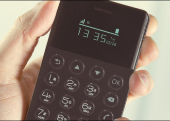 日本出現史上最小 Android 手機 NichePhone-S ，猛看以為是計算機