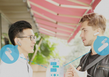 深圳時間壺科技言研發 WT2 翻譯耳機 ，雙方戴著就能聽到即時口譯