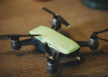 DJI Spark 韌體 更新，增加 180 度全景拍攝模式、手勢錄影等功能