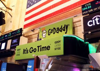 極端主義網站 Daily Stormer 被 GoDaddy 轟出門，現在又被 Google 拒絕註冊