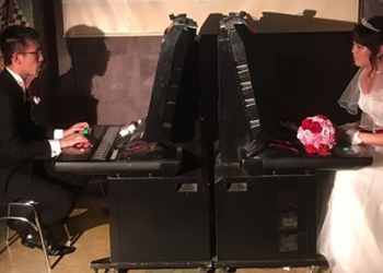 日本一對新人包下遊戲場辦《 鐵拳 6：血統叛亂 》婚禮，新郎新娘現場 PK 互毆