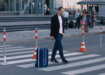 免手拉！ Travelmate 會自動跟著你走的智慧行李箱 還支援指紋解鎖、GPS 等功能 - 電腦王阿達