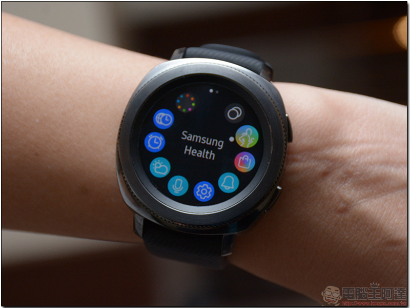 [ IFA2017 ] Samsung Gear Sport 與 Samsung Gear Fit2 Pro 簡易實機上手玩 - 電腦王阿達