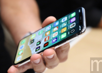大螢幕放進小巧機身、靠臉解鎖的 iPhone X 動手玩