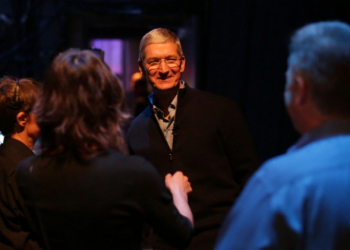 Tim Cook 受訪表示，iPhone X 定價在 999 美元 其實是超值的