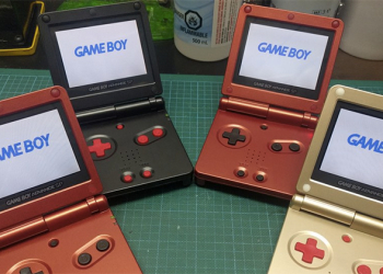 無所不能的 Game Boy 這次出現在舊式心電圖儀中，不只可以玩遊戲還可以測心率