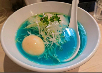 網路謠傳的回魔 藍色拉麵　在日本東京真的吃的到 - 電腦王阿達