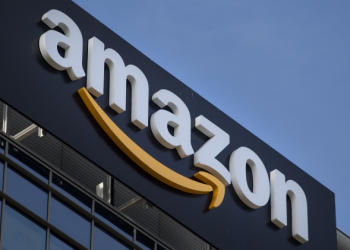 美國夫妻檔透過退換貨機制 竊取 Amazon 的商品遭到起訴，並且要賠償該公司超過 100 萬美金的損失