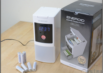 ENEROID Deluxe EN20B EN20D 自動充電塔開箱，電池丟進去就充飽