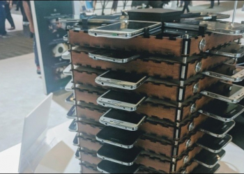 三星藉開發者大會展示 Upcycling 計畫，40 支 S5 組成的礦機十分搶眼 - 電腦王阿達