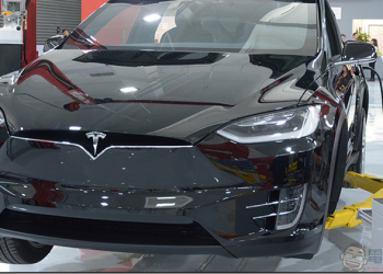 特斯拉 Tesla 桌上型充電器與行動電源 ， 滿足你的品牌癮