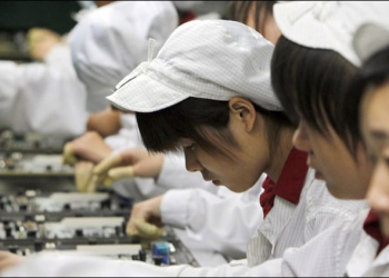 iPhone X 如期交貨 是實習生的功勞，鴻海在河南省鄭州雇用數千名學生超時趕工 - 電腦王阿達