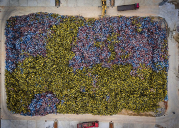 隨著中國 共享單車 泡沫 上萬輛被扣押的畫面成為另一奇觀 - 電腦王阿達