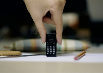 全球最小手機 Zanco tiny t1 出爐，尺寸只有一顆硬幣大