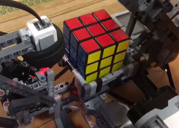 日本 Youtuber 在拍片展示樂高 魔術方塊機器人，其實一般人也有機會自己做