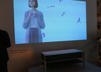 [ CES2018 ] Sony 把 4K 短焦投影機藏進高質感的傢俱中 - 電腦王阿達