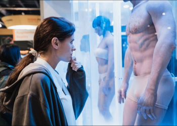 Netflix 新劇「碳變」超狂宣傳，以生技公司名義在 CES 展出冷凍人體！