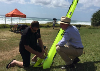 驚險 70 秒 澳洲救生員成功用無人機救回兩名衝浪少年 - 電腦王阿達