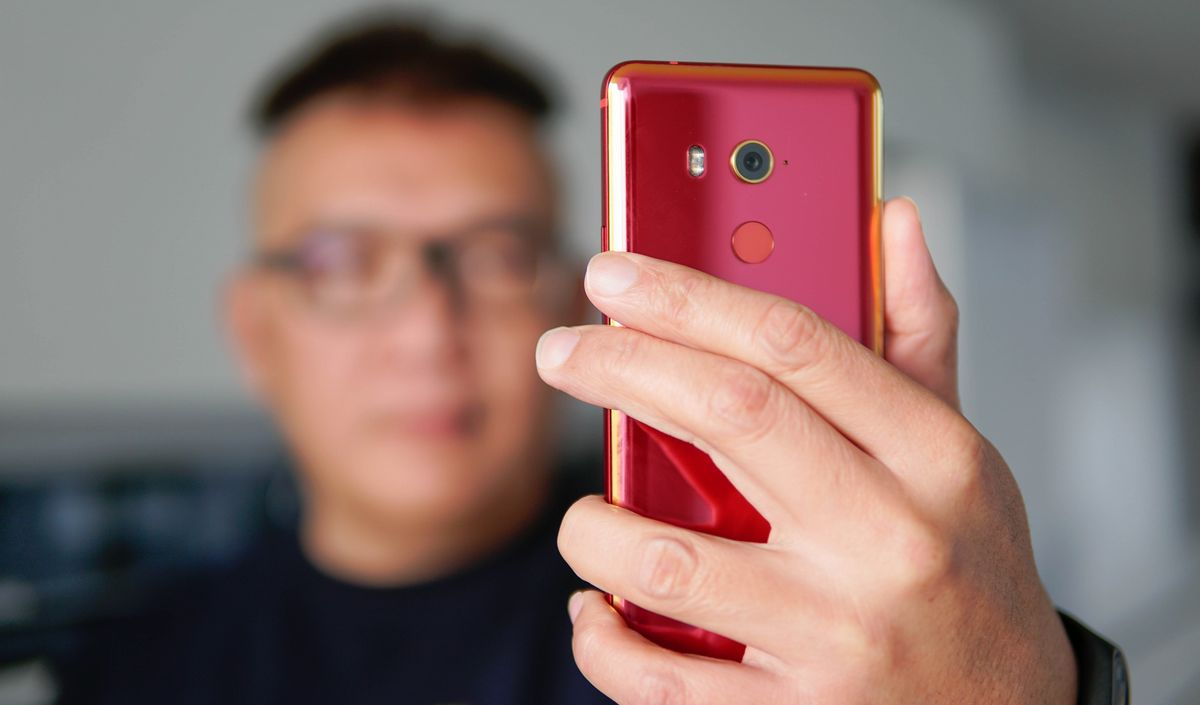 HTC U11 EYEs 開箱 、評測 搭載前置景深雙鏡頭的絕美中階旗艦