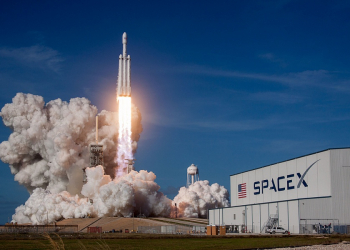 Speace X Falcon Heavy 發射成功，回顧人類大型太空載具發展史