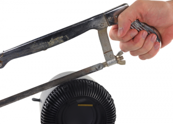 iFixit 給予 HomePod 最難維修 1 分 拆解過程連鋼鋸都用上 - 電腦王阿達